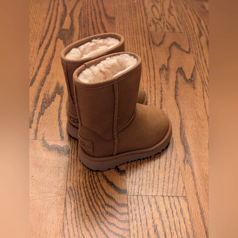 UGG Toddler Classic Short II Waterproof